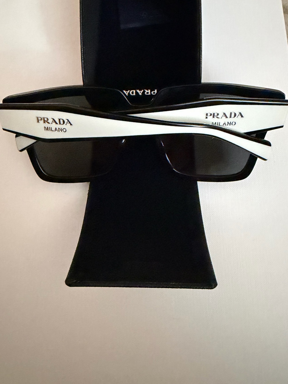 Prada PR24ZS Women’s Sunglasses 🔥NWOT - Picture 2 of 6